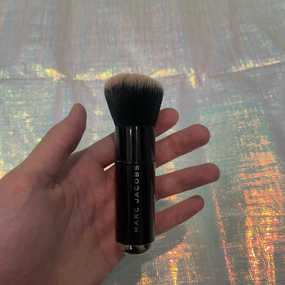 Marc Jacobs Elegant Black Brush Collection - Picture 5 of 7